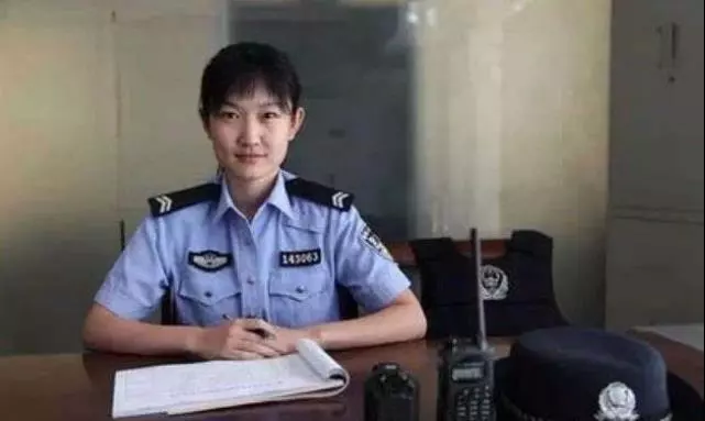 女嬰法庭大哭,女警「挺胸而出」喂母乳,人間大愛!