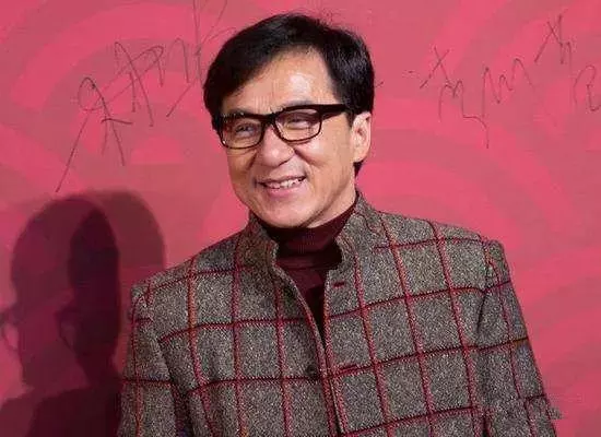 林鳳嬌的一句話,讓成龍「永遠都不可能認私生女」,小龍女自殺都沒用!