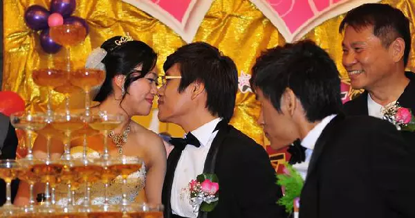 回想當時轟動全台「開刀12小時」的連體嬰,他陪妻子「生雙胞胎...」忍不住大哭...