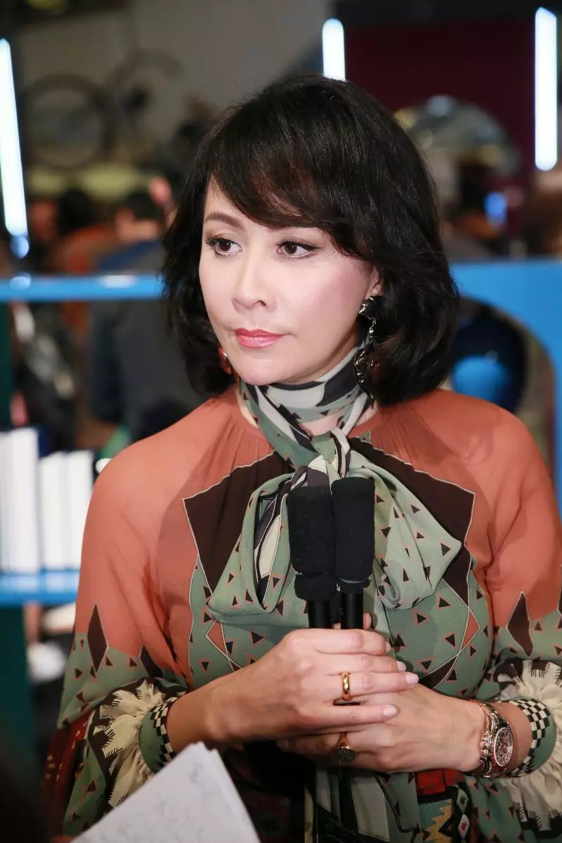 一人頂半個演藝圈!村姑超強仿妝震撼網友,劉嘉玲也驚呼:妝化得比我好!