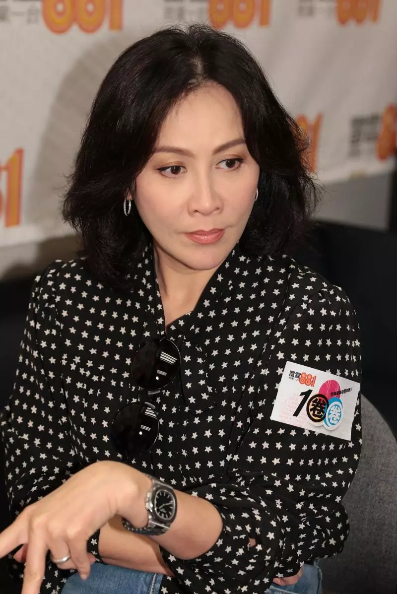 一人頂半個演藝圈!村姑超強仿妝震撼網友,劉嘉玲也驚呼:妝化得比我好!