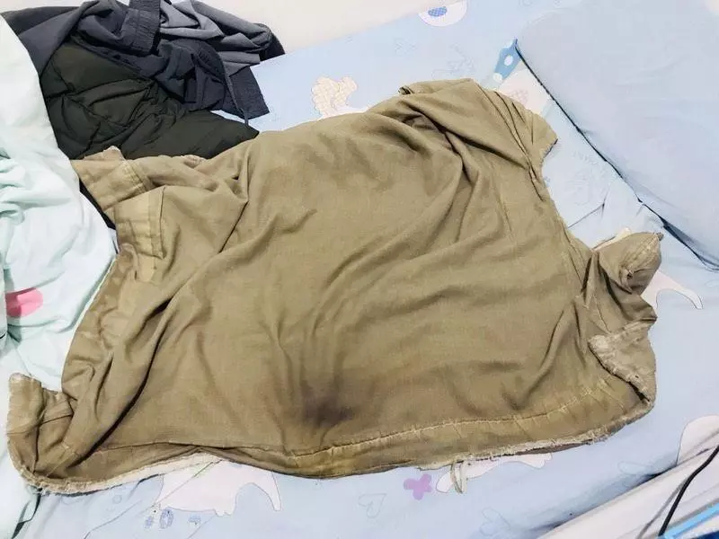 史上最髒 忍痛把「20年沒洗過的小被被」拿去洗,驚現「濃郁水溝色」:原來它是白的...