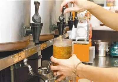 台大生賣飲料把妹!單戀半年驚見陽光男孩 他心碎滿地:還是回去煮珍珠好了