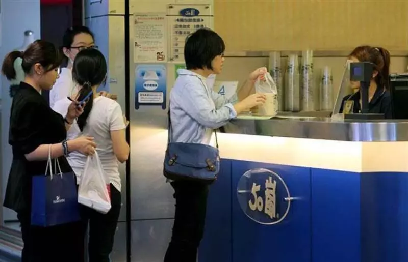 台大生賣飲料把妹!單戀半年驚見陽光男孩 他心碎滿地:還是回去煮珍珠好了