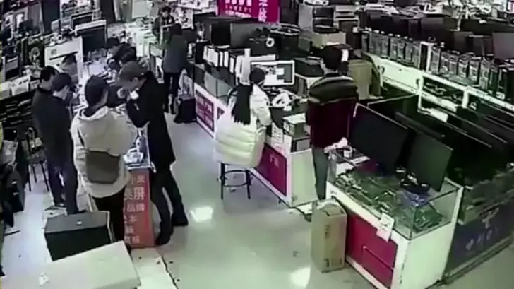 7個3C產品的「絕對黑暗面」犯到很可能有危險 手機螢幕不擦比臉貼馬桶還噁!