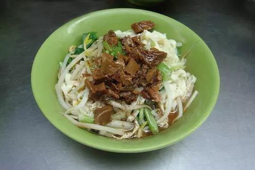 超級反胃!他點素麵吃到「詭異絞肉」 衝進廚房客訴卻驚見老闆在料理人體部位...