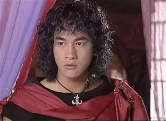 難怪何潤東從來不曬自己妻子,看到妻子近照後,網友:我也不想