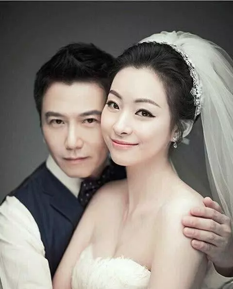 一婚娶港姐,二婚娶助手,三婚娶小20歲女星,54歲成人生贏家