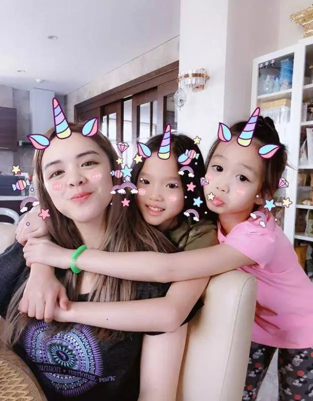 鍾麗緹混血大女兒21歲生日曬自拍,形象和氣質與媽媽越來越像