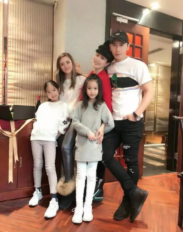 鍾麗緹混血大女兒21歲生日曬自拍,形象和氣質與媽媽越來越像