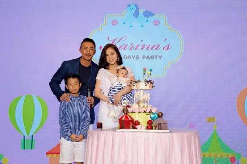 Cute到想咬一口!張繼聰大曬一家四口全家福,2歲女兒比V勁可愛,網友:樣子似足爸爸