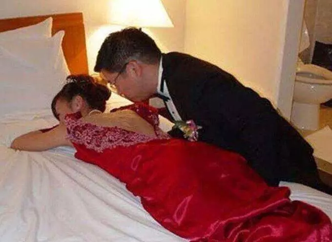 新婚夜女兒腹痛,女婿非說沒事,母親不放心,送去檢查後,報了警