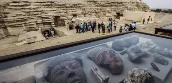 4500年前的埃及古墓被打開,發現幾十隻貓木乃伊和成堆聖甲蟲!