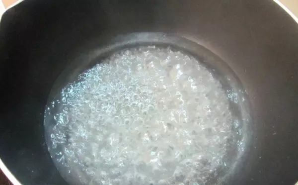 冰 箱 結 冰 厚 到 誇 張!只 要 這 一 招「直 接 脫 落 光」!超 後 悔 沒 早 點 學 起 來!