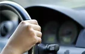 爸爸鄭重警告「車絕對不能借女友開」他還滿頭疑惑,後來爸爸的「這一句話」才讓他恍然大悟!