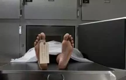 弟弟在生日當天「自殺」了,媽媽在停屍櫃前大聲哭喊,我卻突然發現弟弟死去的真相...瞬間我毛骨悚然,完全不敢直視!