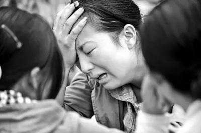 弟弟在生日當天「自殺」了,媽媽在停屍櫃前大聲哭喊,我卻突然發現弟弟死去的真相...瞬間我毛骨悚然,完全不敢直視!