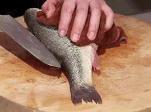 做魚時,魚身上這3個地方不能吃,不然魚肉不鮮腥味大