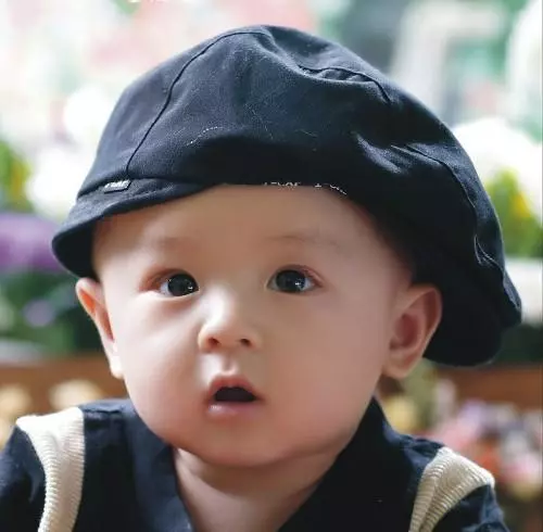 故事:棄嬰夢到養母要衣服,燒了衣服還是做夢,到墳前守靈明白了