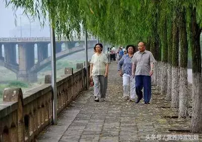 想健康,謹記:早起「三不要」,飯後「三不急」,睡前「三不宜」