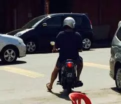 現眼報?劫匪劫殺騎士奪車,回家後妻子質問:「為何騎兒子的車回來?」
