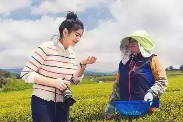 美貌太驚豔!58歲的鐘楚紅近照曝光「用生活追逐年輕」為愛人單身11年:沒有誰能比他更好