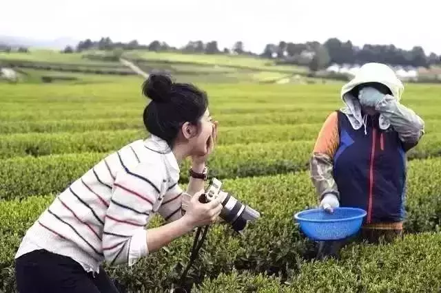 美貌太驚豔!58歲的鐘楚紅近照曝光「用生活追逐年輕」為愛人單身11年:沒有誰能比他更好