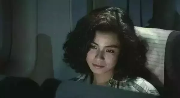 美貌太驚豔!58歲的鐘楚紅近照曝光「用生活追逐年輕」為愛人單身11年:沒有誰能比他更好