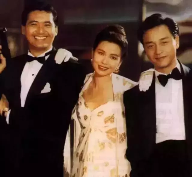 美貌太驚豔!58歲的鐘楚紅近照曝光「用生活追逐年輕」為愛人單身11年:沒有誰能比他更好