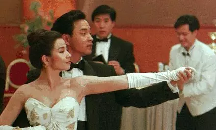 美貌太驚豔!58歲的鐘楚紅近照曝光「用生活追逐年輕」為愛人單身11年:沒有誰能比他更好