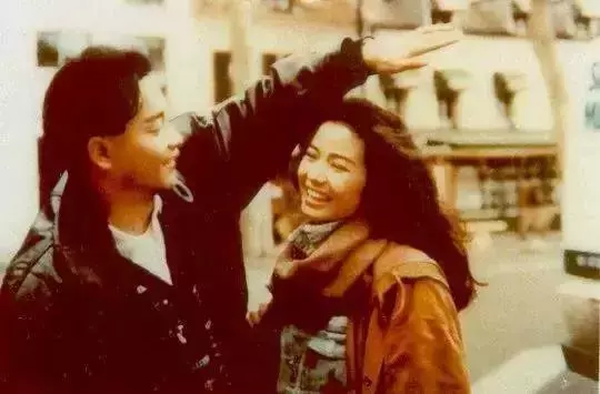 美貌太驚豔!58歲的鐘楚紅近照曝光「用生活追逐年輕」為愛人單身11年:沒有誰能比他更好