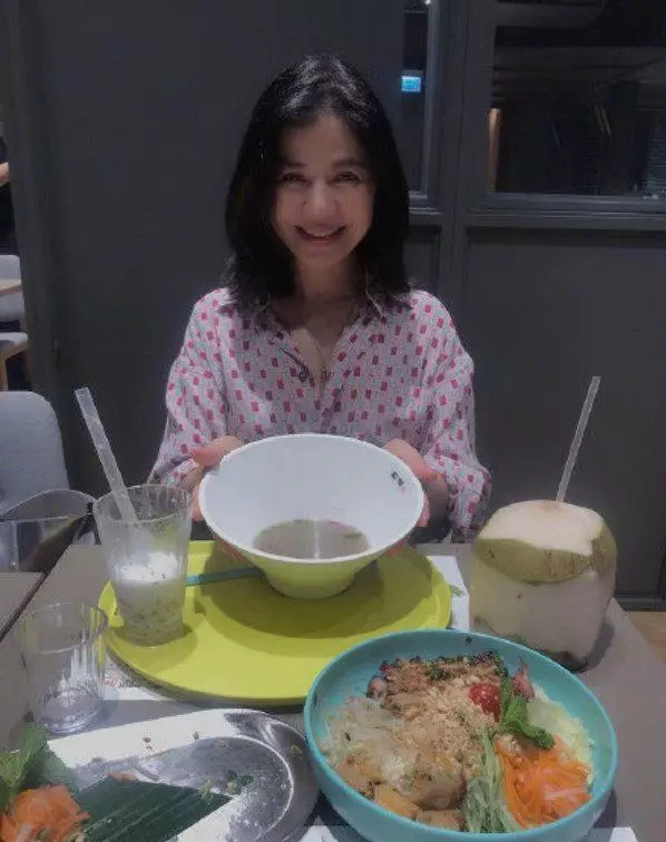 美貌太驚豔!58歲的鐘楚紅近照曝光「用生活追逐年輕」為愛人單身11年:沒有誰能比他更好