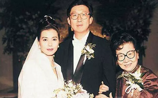 美貌太驚豔!58歲的鐘楚紅近照曝光「用生活追逐年輕」為愛人單身11年:沒有誰能比他更好