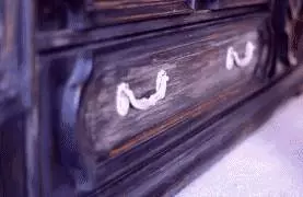 她睡前把「小蘇打」撒到家中多個角落裡,第二天起床看呆了!