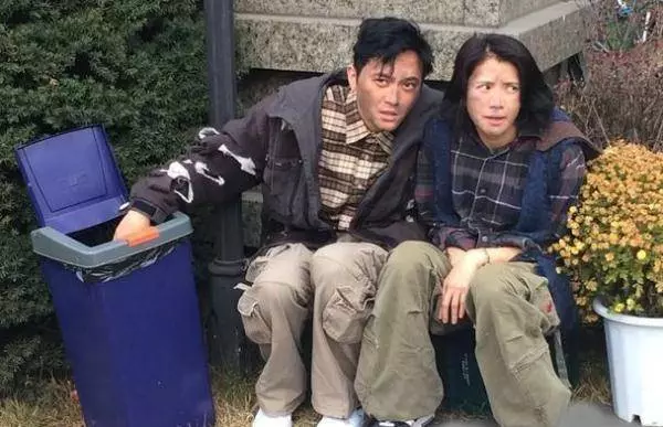 張智霖發文表示與老婆分道揚鑣,袁詠儀大度回應引網友熱議!