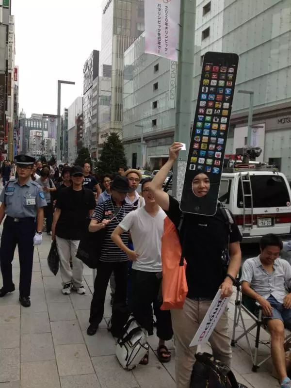 「蘋果才是全世界最大的宗教」!為什麼呢?讓這15張照片證明!#2. 日本果粉的狂熱程度完全不會輸美國啊!