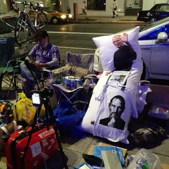 「蘋果才是全世界最大的宗教」!為什麼呢?讓這15張照片證明!#2. 日本果粉的狂熱程度完全不會輸美國啊!