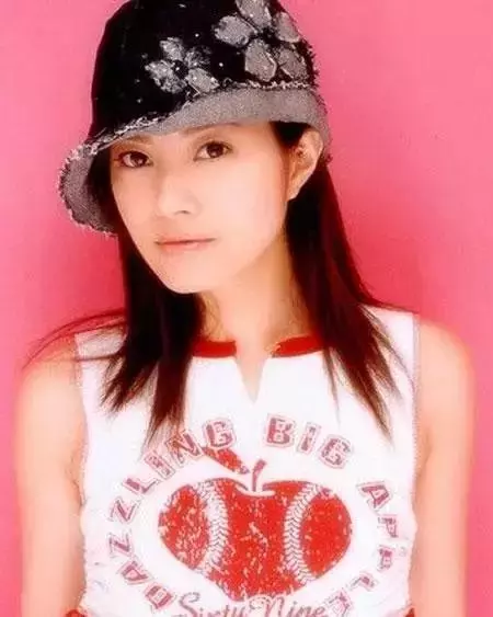 她紅到拒絕周星馳,窮到靠粉絲救濟,她留給一代人的「少女情懷」,如今成這模樣....!