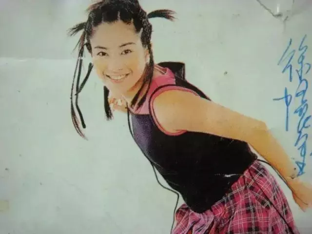 她紅到拒絕周星馳,窮到靠粉絲救濟,她留給一代人的「少女情懷」,如今成這模樣....!