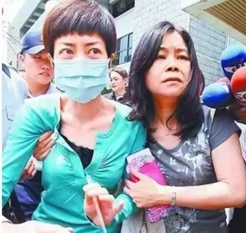 她紅到拒絕周星馳,窮到靠粉絲救濟,她留給一代人的「少女情懷」,如今成這模樣....!