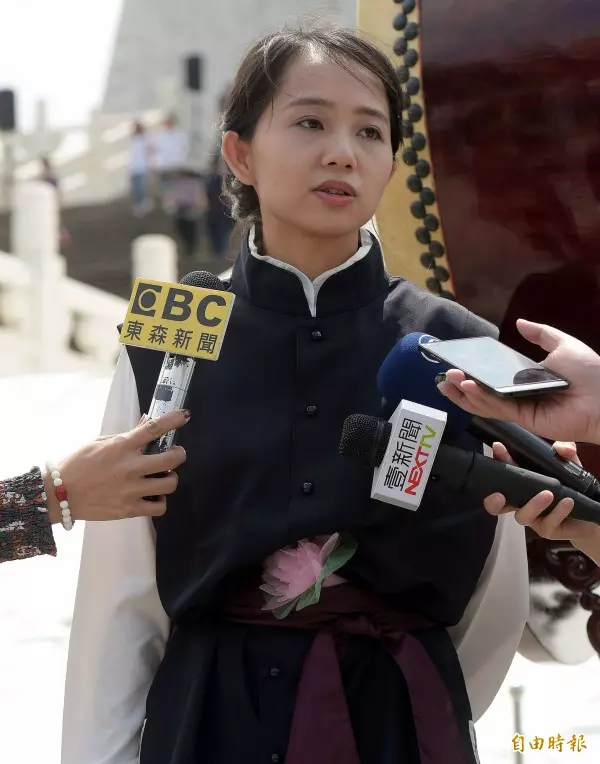 孝順不能等!女高材生棄「英國5倍高薪」,回台「照顧病父母扛家業」:我不想遺憾!