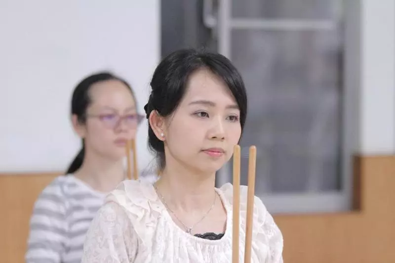 孝順不能等!女高材生棄「英國5倍高薪」,回台「照顧病父母扛家業」:我不想遺憾!