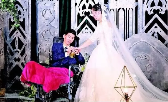 妹妹結婚沒邀請我,我偷偷參加看到婚禮上的人,我讓妹妹取消婚禮