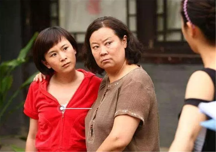 小姑子每天都來蹭飯,那天俺有事不在,她打電話給俺,俺發了脾氣