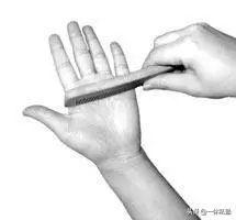 強身健體請先從用梳子梳手心開始