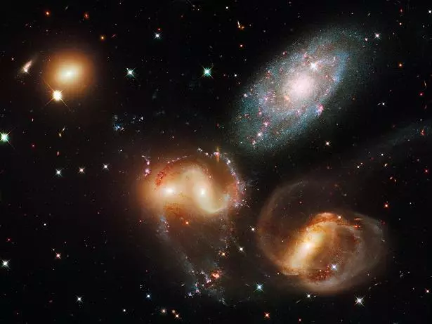 迄今最亮類星體亮度達太陽600萬億倍
