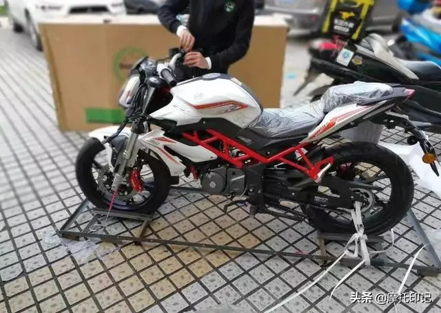 回憶:擁有人生中第一輛摩托車之後的各種行為!你中槍了嗎?