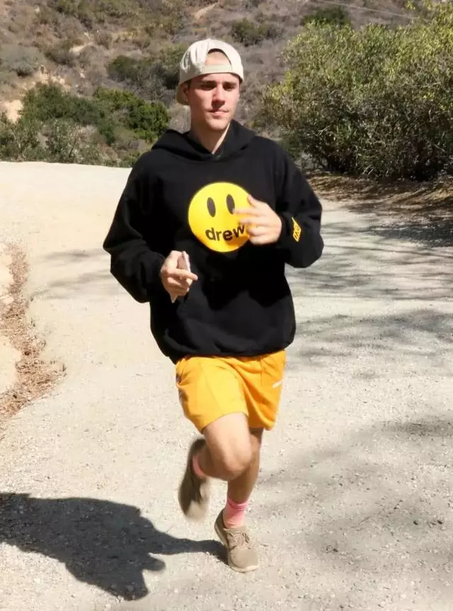 賈斯丁比伯的拖鞋,深挖下去竟然全是知識點!