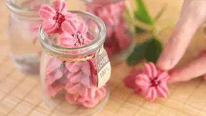一看就會做的櫻花曲奇,趕緊納入過年禮盒吧