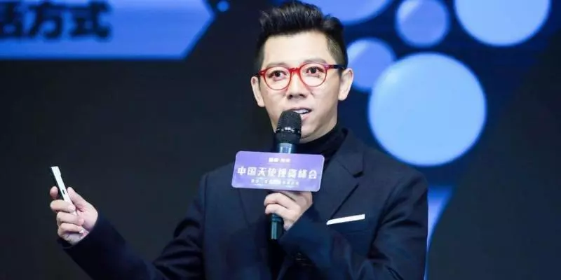 陳羽凡出事前最後一次演唱,女友在觀眾席出現,心疼白百何!